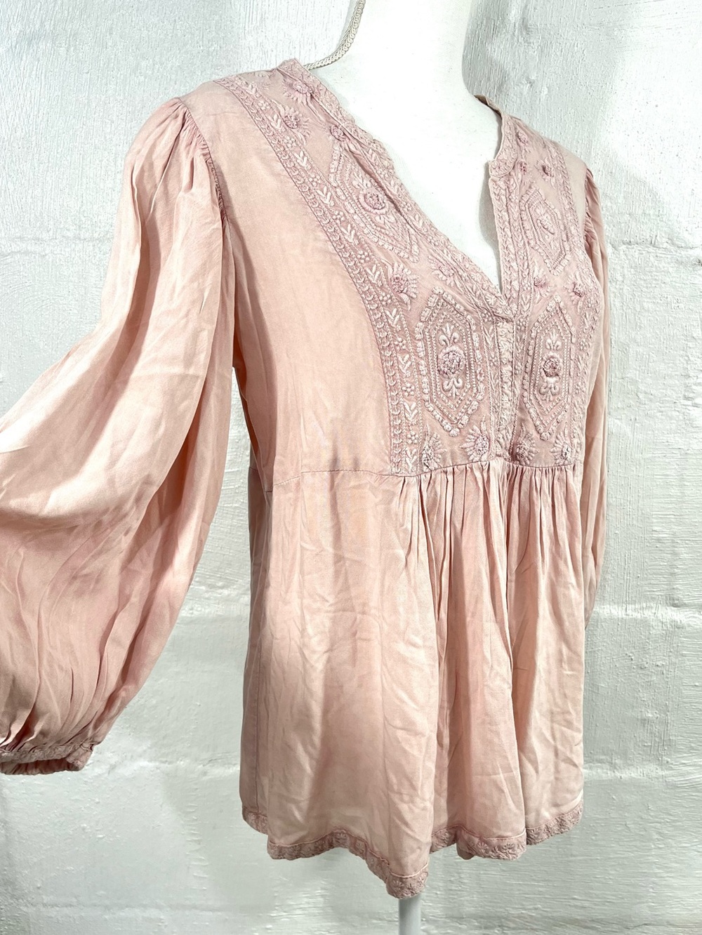 SOLITAIRE EMBROIDERED BOHO PEASANT TOP NEW WITH TAG
